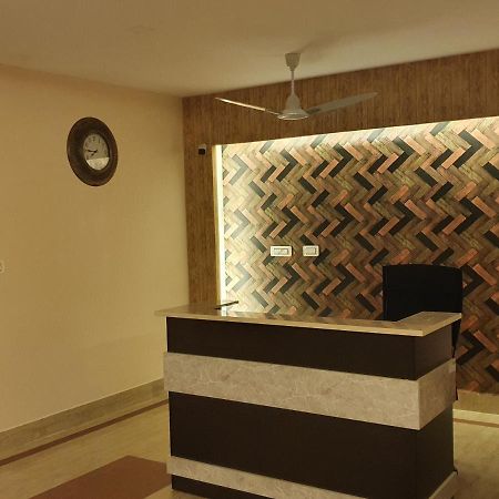 Sri Lakshmi Palace A/C 호텔 Suluru 외부 사진