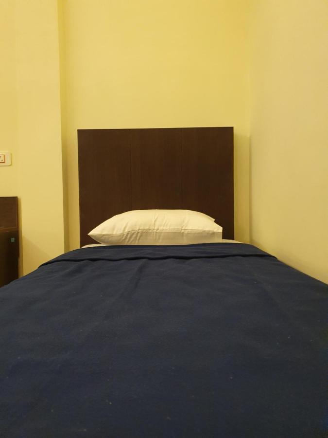 Sri Lakshmi Palace A/C 호텔 Suluru 외부 사진