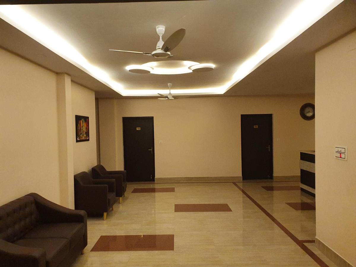 Sri Lakshmi Palace A/C 호텔 Suluru 외부 사진